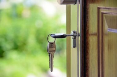 black handled key on key hole